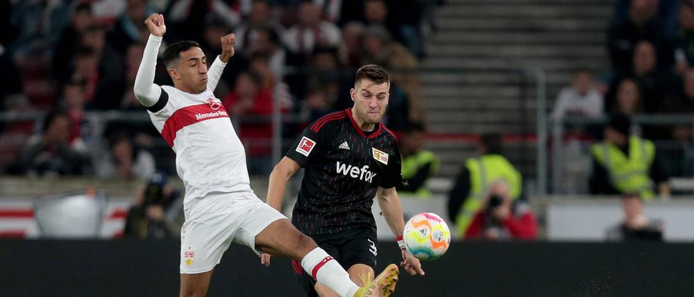 Augen zu und durch. Unions Robin Knoche (rechts) gegen Tiago Tomas.