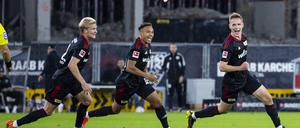 Paul Jaeckel (rechts) erzielte in Stuttgart sein erstes Bundesligator - es war der Siegtreffer.