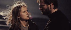 Ein dunkles Geheimnis umgibt die Eheleute Freya (Susanne Bormann) und Malte (Ulrich Brandhoff). 