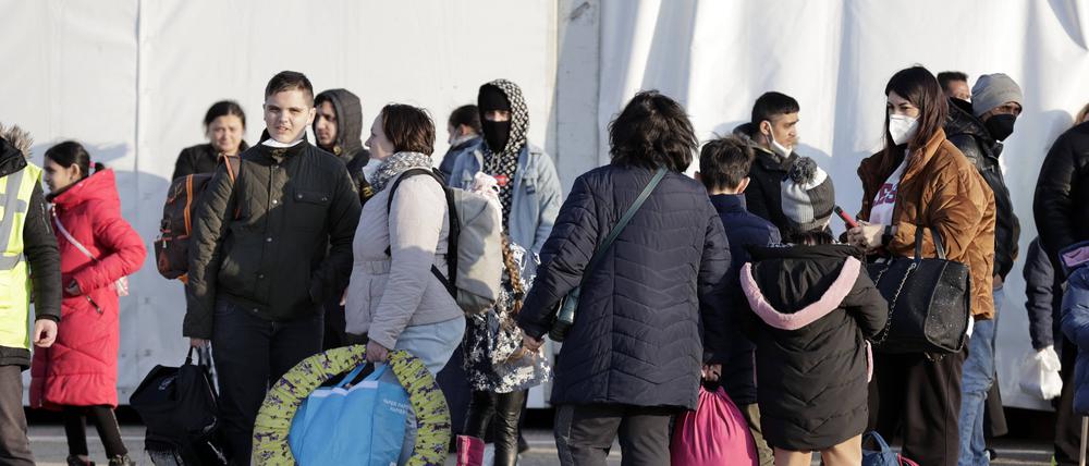 Als die ersten kamen: Ukraine-Flüchtlingszentrum auf dem Gelände des ehemaligen Flughafens Berlin-Tegel