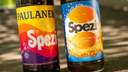 Süße Erfrischung mit einem Hauch Nostalgie: Der „Spezi“ gilt als Kultgetränk, nicht nur für Kinder. Paulaner und Riegel vertreiben das Orangen-Cola-Gemisch beide unter diesem Namen. Ein Gericht muss nun entscheiden, ob das so bleibt.