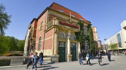 Die Bücherei von Spandau - rechts am Bildrand Karstadt.