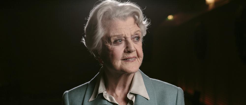 Angela Lansbury posiert für ein Porträt während des Pressetermins für „Blithe Spirit“.