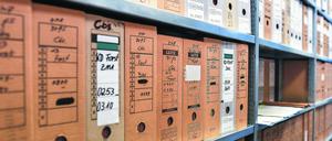 Stasi-Akten in einem Magazinraum in Brandenburgs einziger Stasi-Unterlagenbehörde in Frankfurt (Oder).