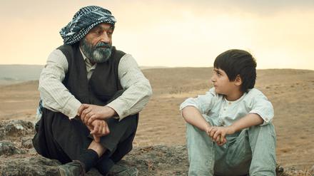 Vertrieben aus dem Paradies. Sero (Serhed Khalil) und sein Großvater (Ahmed Zirek).