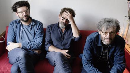 Nach sieben Jahren wieder im Studio gewesen: Christoph «Cico» Beck, Micha und Markus Acher (v. li.) sind die verbliebenen Mitglieder der Band The Notwist.
