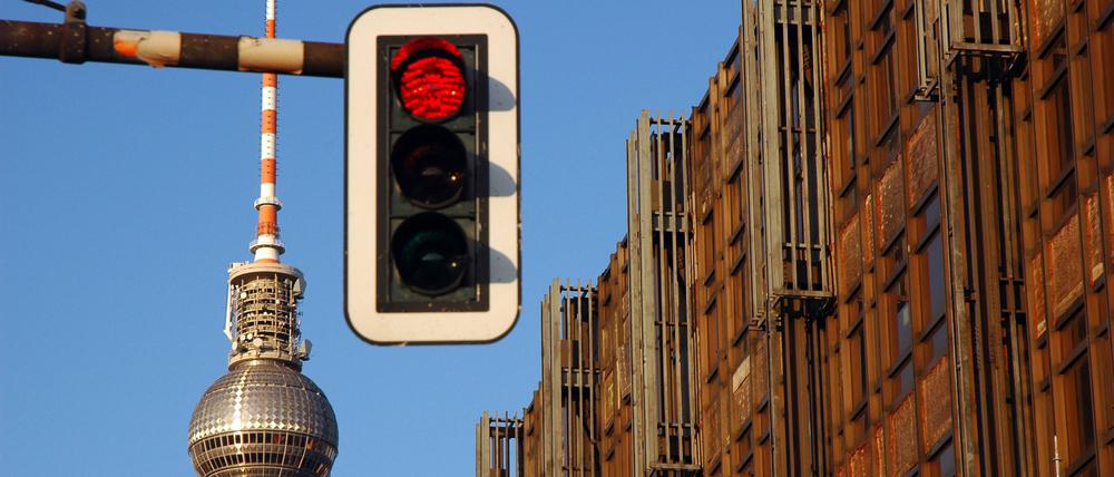 Rund 250 Ampeln in Berlin sind am Donnerstagmorgen nicht in Betrieb gegangen.