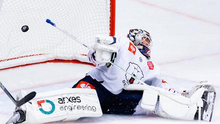 Wieder drin. Die Eisbären (hier Torwart Tobias Ancicka beim 1:7 in Göteborg) haben sich denkbar schlecht verkauft in Europa. 