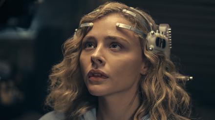 Blickt in die Zukunft: Flynne Fisher (Chloë Grace Moretz)                     