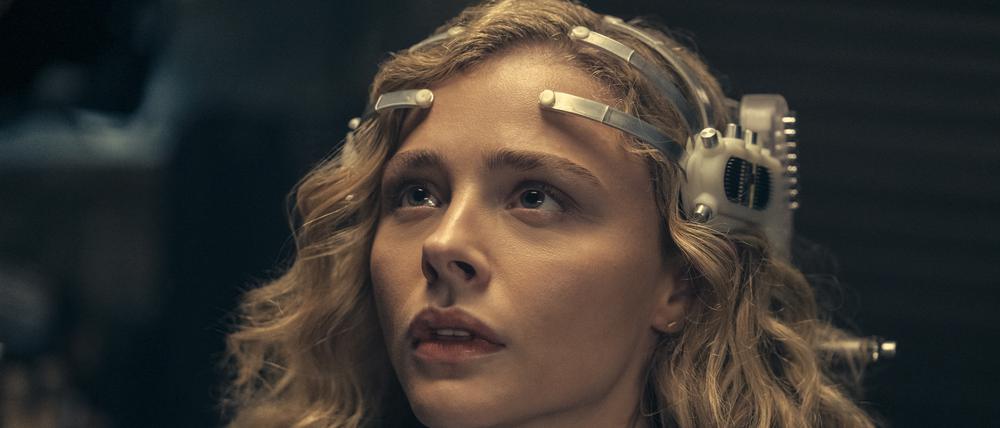 Blickt in die Zukunft: Flynne Fisher (Chloë Grace Moretz)                     