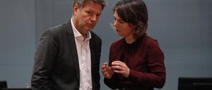 Habeck und Baerbock müssen sich ihrer Partei stellen.