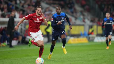 Erschöpft. Maxim Leitsch (l) fehlt Mainz 05 vorerst.