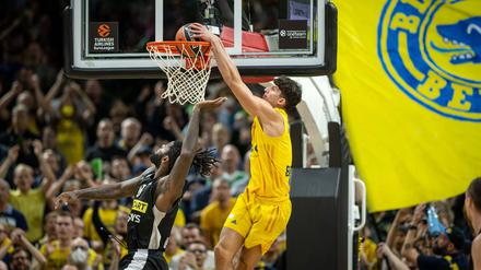 Gabriele Procida ist mit seiner Athletik prädestiniert für spektakuläre Dunks- wie hier gegen Partizan Belgrad.