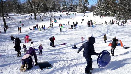 Winterwunderland. Schnee weckt den Baumeister und das Kind in uns – wir wollen ihn verarbeiten und bezwingen.