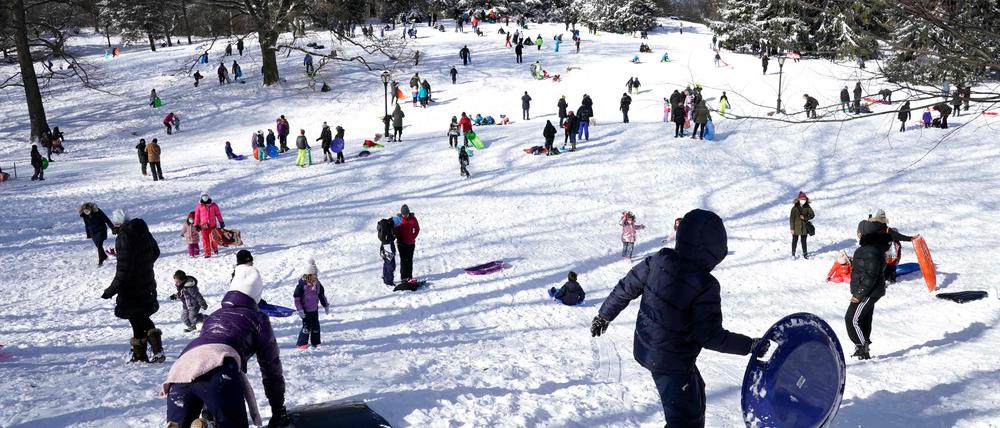 Winterwunderland. Schnee weckt den Baumeister und das Kind in uns – wir wollen ihn verarbeiten und bezwingen.