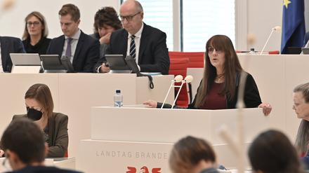Brandenburgs Finanzministerin Katrin Lange (SPD) spricht im Landtag.