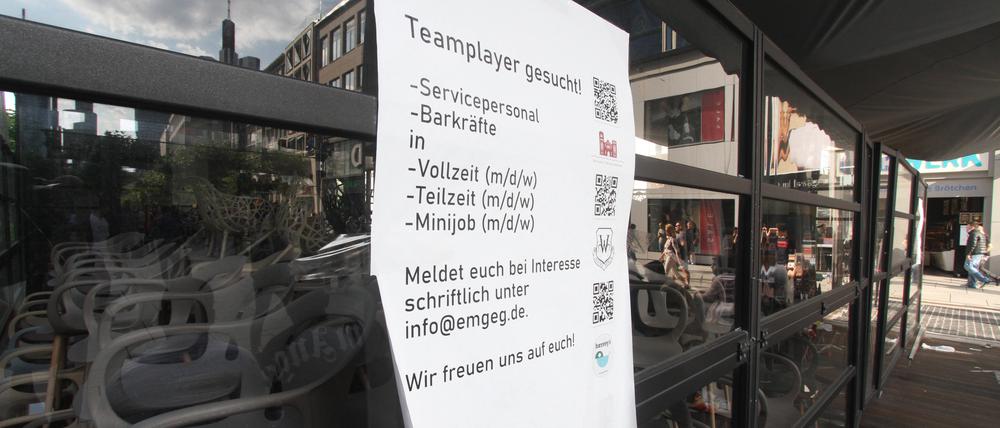 Servicepersonal wird derzeit fast überall gesucht.