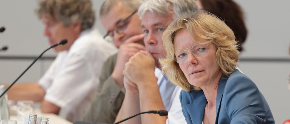 Der RBB hat Susann Lange, Juristische Direktorin des Senders, von ihren Aufgaben entbunden. Dagegen klagt sie.