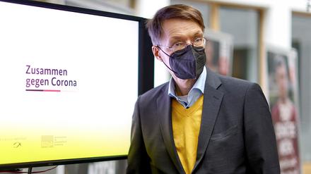Karl Lauterbach präsentiert die neue Aufklärungskampagne.