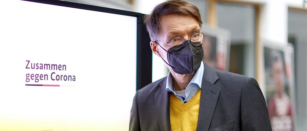 Karl Lauterbach präsentiert die neue Aufklärungskampagne.