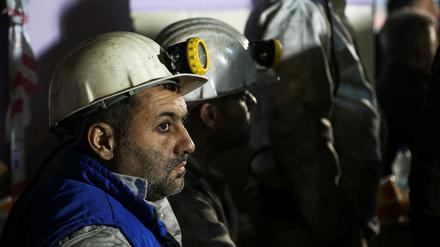 Mine workers wait outside the coal mine after an explosion, in Amasra in the northern Bartin province, Turkey October 15, 2022. REUTERS/Cagla Gurdogan