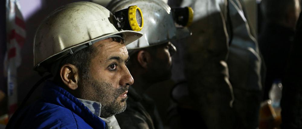 Mine workers wait outside the coal mine after an explosion, in Amasra in the northern Bartin province, Turkey October 15, 2022. REUTERS/Cagla Gurdogan