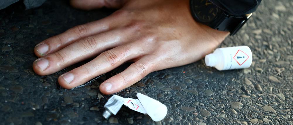 Trotz frostigem Wetter wollen Klimaprotestierer der „Letzten Generation“ sich weiter festkleben. 