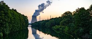 Der Kühlturm des Atomkraftwerks (AKW) Isar 2. (Archivbild)