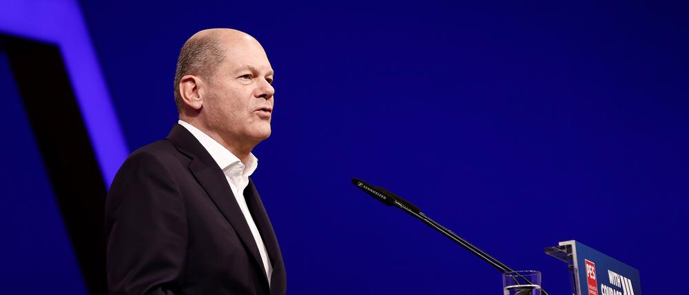 Bundeskanzler Olaf Scholz (SPD) spricht auf dem Kongress der europäischen Sozialdemokraten SPE.