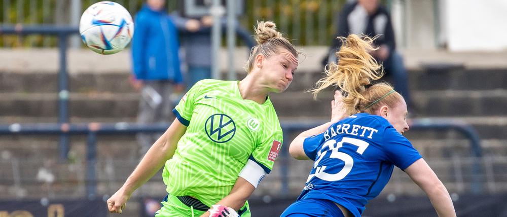 Alexandra Popp (l.) traf für Wolfsburg zum 1:0.