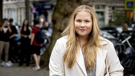 Die niederländische Kronprinzessin Amalia trifft zu Beginn ihres Studiums in einer Zweigstelle der Universität Amsterdam in der Roetersstraat ein. 