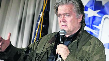 Bei Trumps ehemaligen Chefberater Stephen Bannon ist bekannt, aus welcher politischen Ecke seine Verschwörungstheorien kommen. 