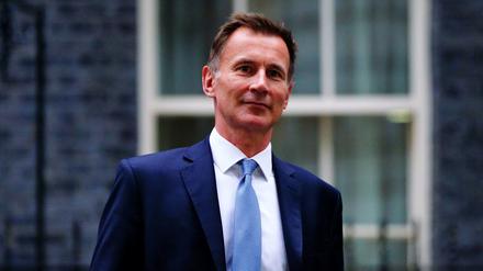 Jeremy Hunt verlässt am 14. Oktober 2022 die Downing Street Nr. 10 in London. 