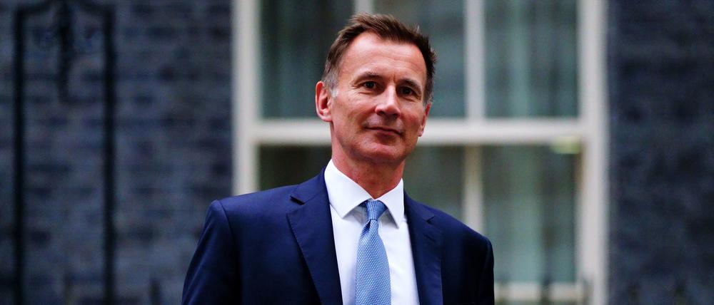 Jeremy Hunt verlässt am 14. Oktober 2022 die Downing Street Nr. 10 in London. 