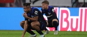 Chidera Ejuke (vorn) und Hertha BSC haben erst ein Saisonspiel gewonnen. 