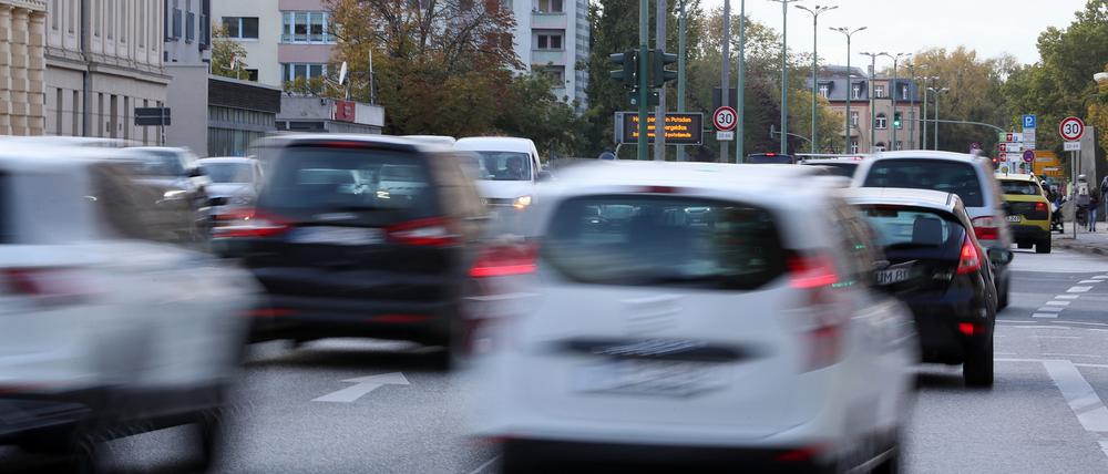 Pendler sollen sich nach dem Willen der Stadt möglichst zusammenfinden und gemeinsam fahren. 