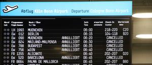 Die Pilotengewerkschaft Vereinigung Cockpit will bessere Arbeitsbedingungen bei Eurowings durchsetzen. Das bekommen am Montag, Dienstag und Mittwoch die Passagiere der Lufthansa-Tochter zu spüren. Zahlreiche Flüge fallen aus.