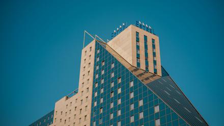 Neuköllns Hotelwahrzeichen: Das Hotel Estrel an der Sonnenallee