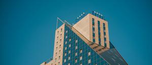 Neuköllns Hotelwahrzeichen: Das Hotel Estrel an der Sonnenallee