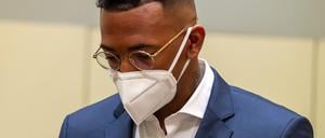 Der Fußball-Profi und ehemalige Nationalspieler Jerome Boateng steht zu Beginn des Prozesses gegen ihn im Amtsgericht München. Gegen Boateng wird wegen des Vorwurfs der Körperverletzung verhandelt. (Archiv)