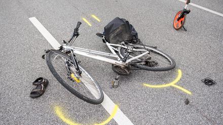 Durch einen Unfall verlor ein Radfahrer in Berlin einen Teil eines Fingers