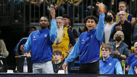 Die verletzten Point Guards Jaleen Smith (links) und Maodo Lo dirigieren das Spiel aktuell nur von außen. 