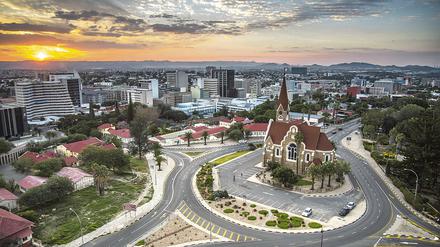 Mit rund 500.000 Einwohnern gehört Windhoek zu den eher beschaulichen afrikanischen Metropolen. Doch die namibische Hauptstadt ist ein starkes wirtschaftliches Zentrum mit viel Potenzial.