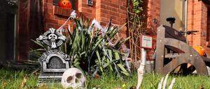 Viele Potsdamer:innen schmücken auch ihre Privathäuser zu Halloween. 