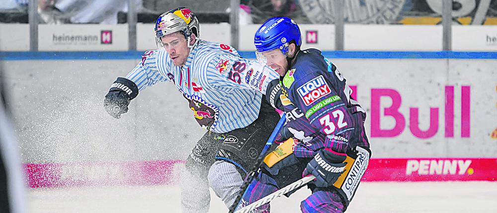 Kevin Clark (r.) und Ryan McKiernan können sich am Mittwoch schon wieder beharken.
