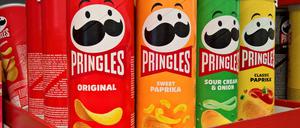 Pringles Chips im Supermarkt.