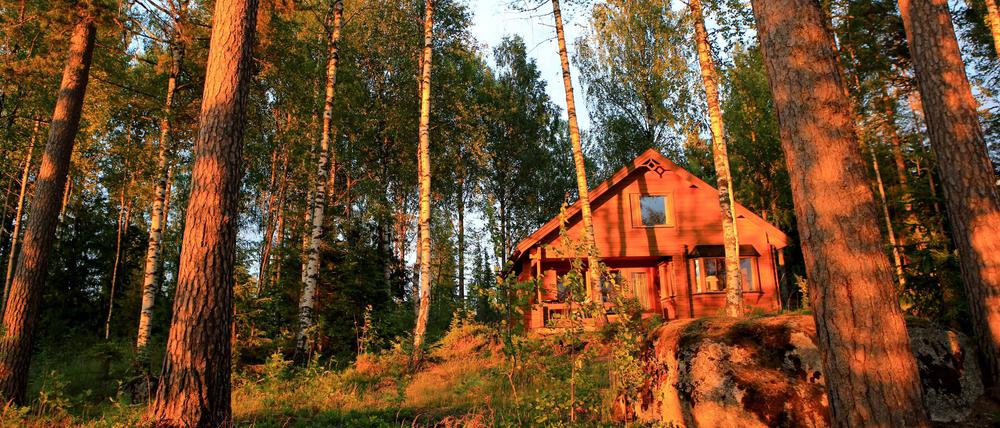 Viele Menschen in Finnland verbringen die Sommertage in sogenannten Mökkis.