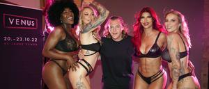 Josy Black, Fiona Fuchs, Ron Bielecki, Micaela Schäfer und Hanna Secret beim Venus 2022 Kampagnen-Shooting im Inclover Studio. Berlin.