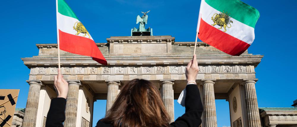Iran-Solidarität: Demonstration am 7. Oktober vor dem Brandenburger Tor.