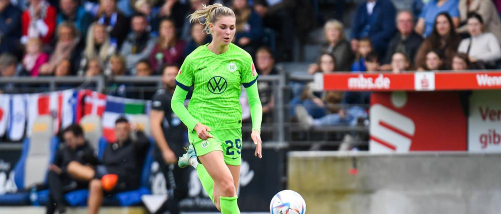 Jule Brand steht seit dieser Saison beim VfL Wolfsburg unter Vertrag und ist Nationalspielerin.